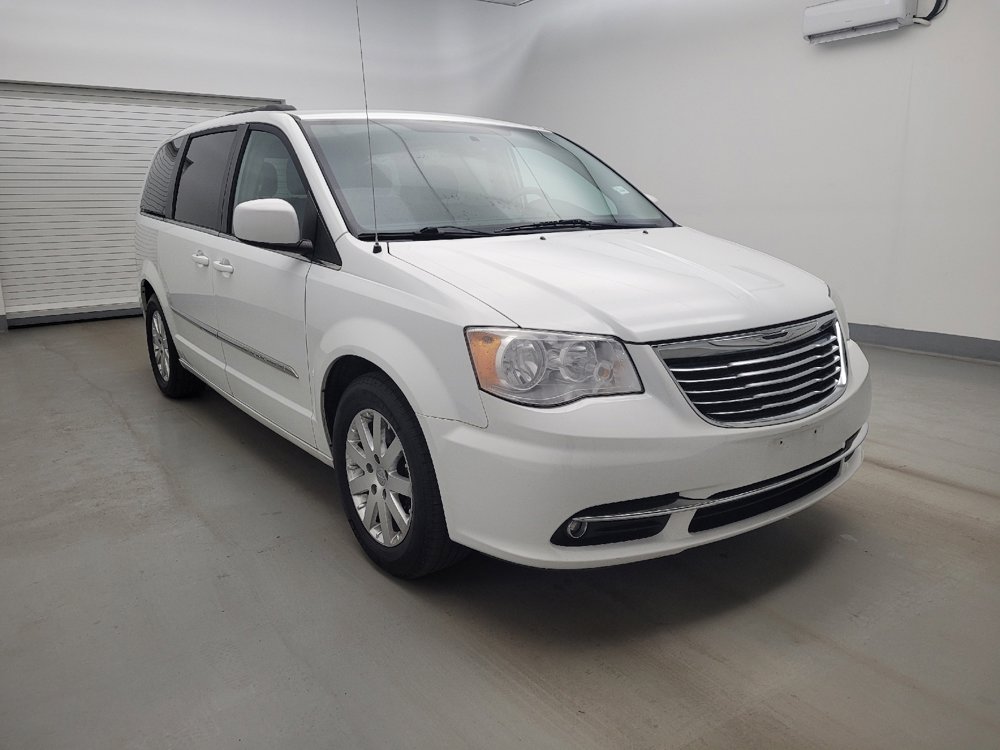 Used 2016 Chrysler Town & Country Touring FWD image 13