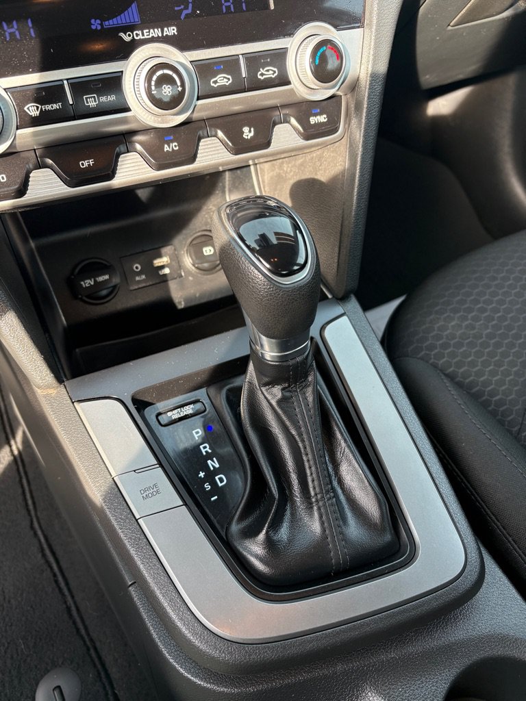 Used 2020 Hyundai Elantra SE w/ Cargo Package (C1) FWD image 18