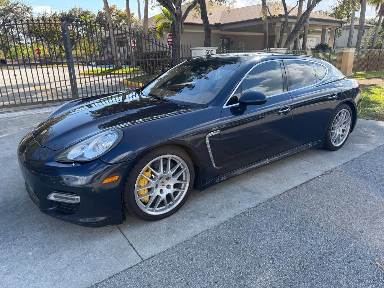 Used 2010 Porsche Panamera Turbo image 3