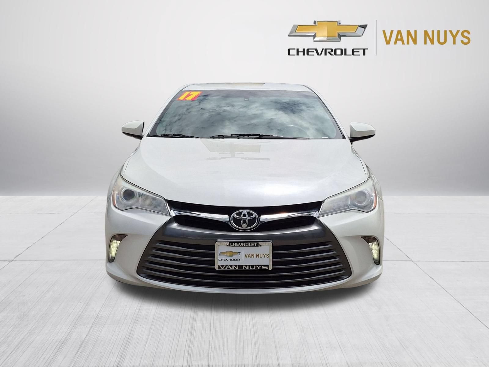 Used 2017 Toyota Camry XLE w/ Convenience Package FWD image 2