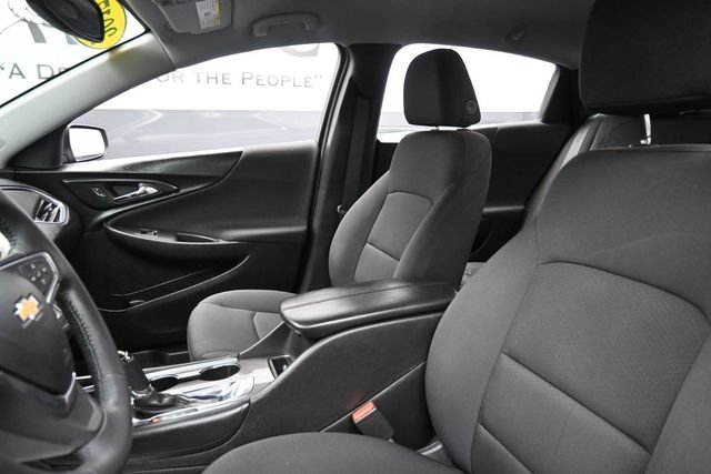 Used 2017 Chevrolet Malibu LT FWD image 17