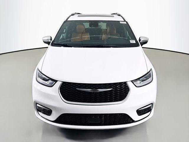New 2026 Chrysler Pacifica Pinnacle w/ Trailer Tow Group AWD/4WD image 2