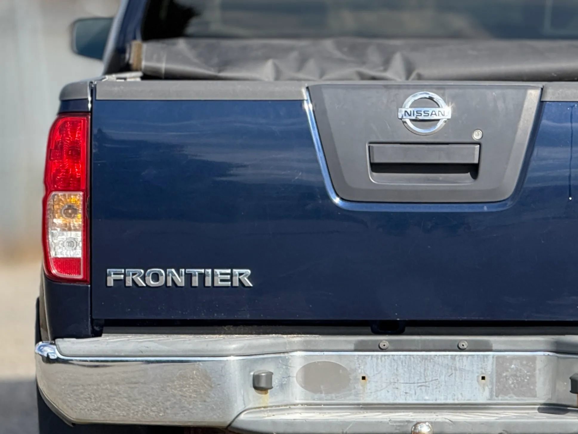 Used 2011 Nissan Frontier SV image 13