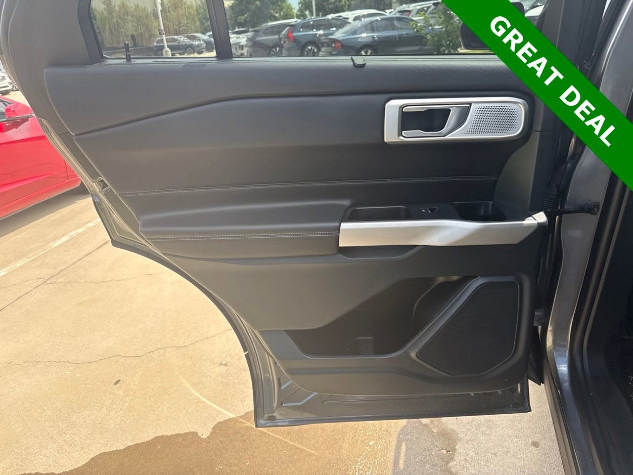 Used 2024 Ford Explorer Limited w/ Limited Technology Package RWD image 18
