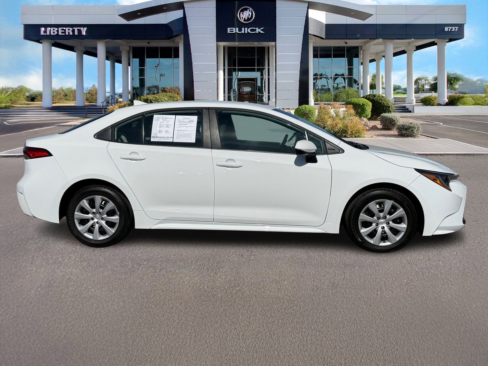 Used 2025 Toyota Corolla LE image 2