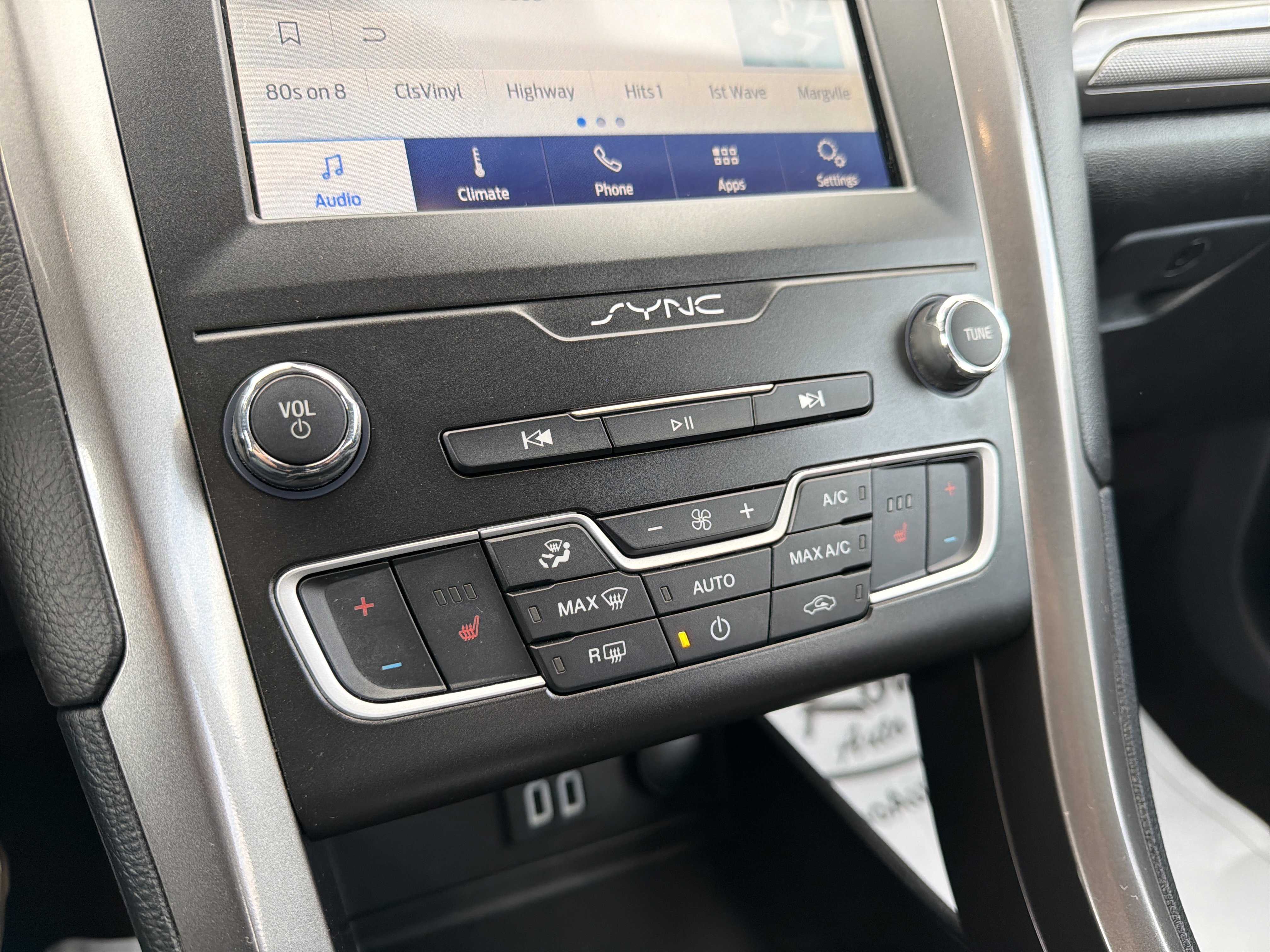 Used 2019 Ford Fusion SE image 20