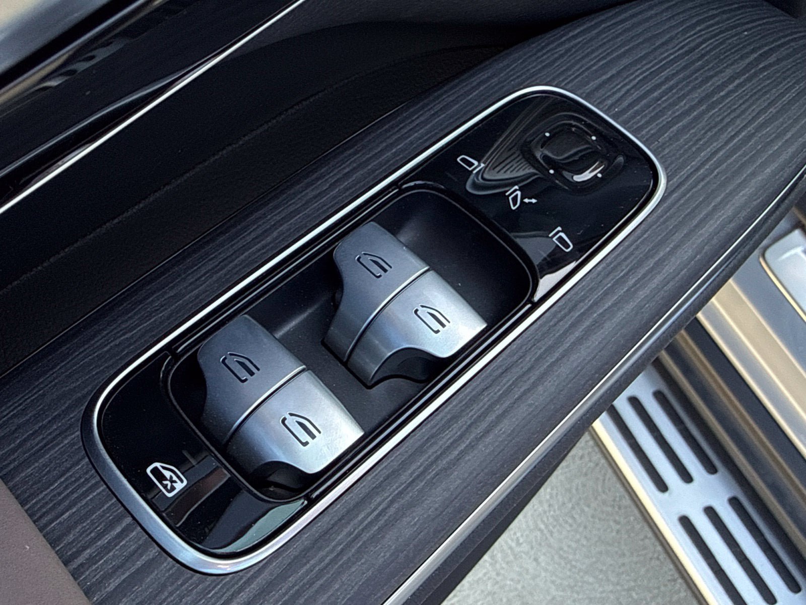 New 2027 Mercedes-Benz EQS 400 4MATIC SUV image 17