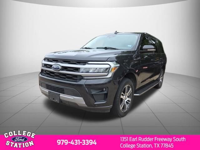 Used 2022 Ford Expedition XLT RWD image 2