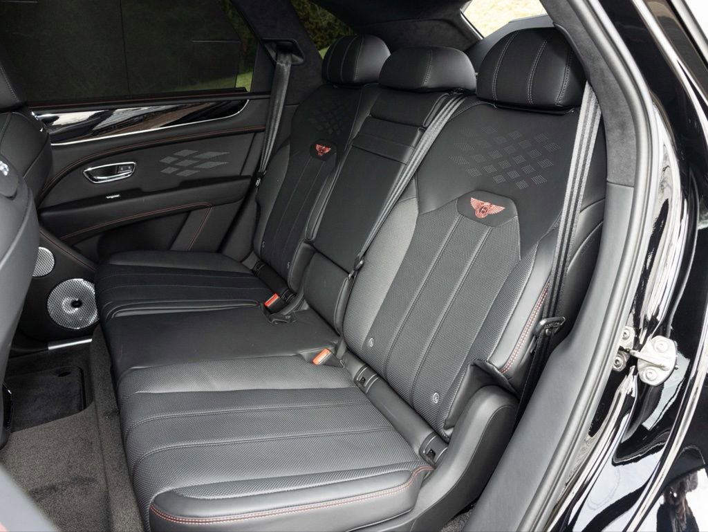 Used 2025 Bentley Bentayga V8 image 60