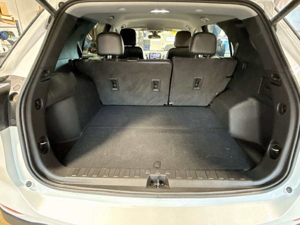 Used 2023 Chevrolet Equinox Premier AWD/4WD image 25