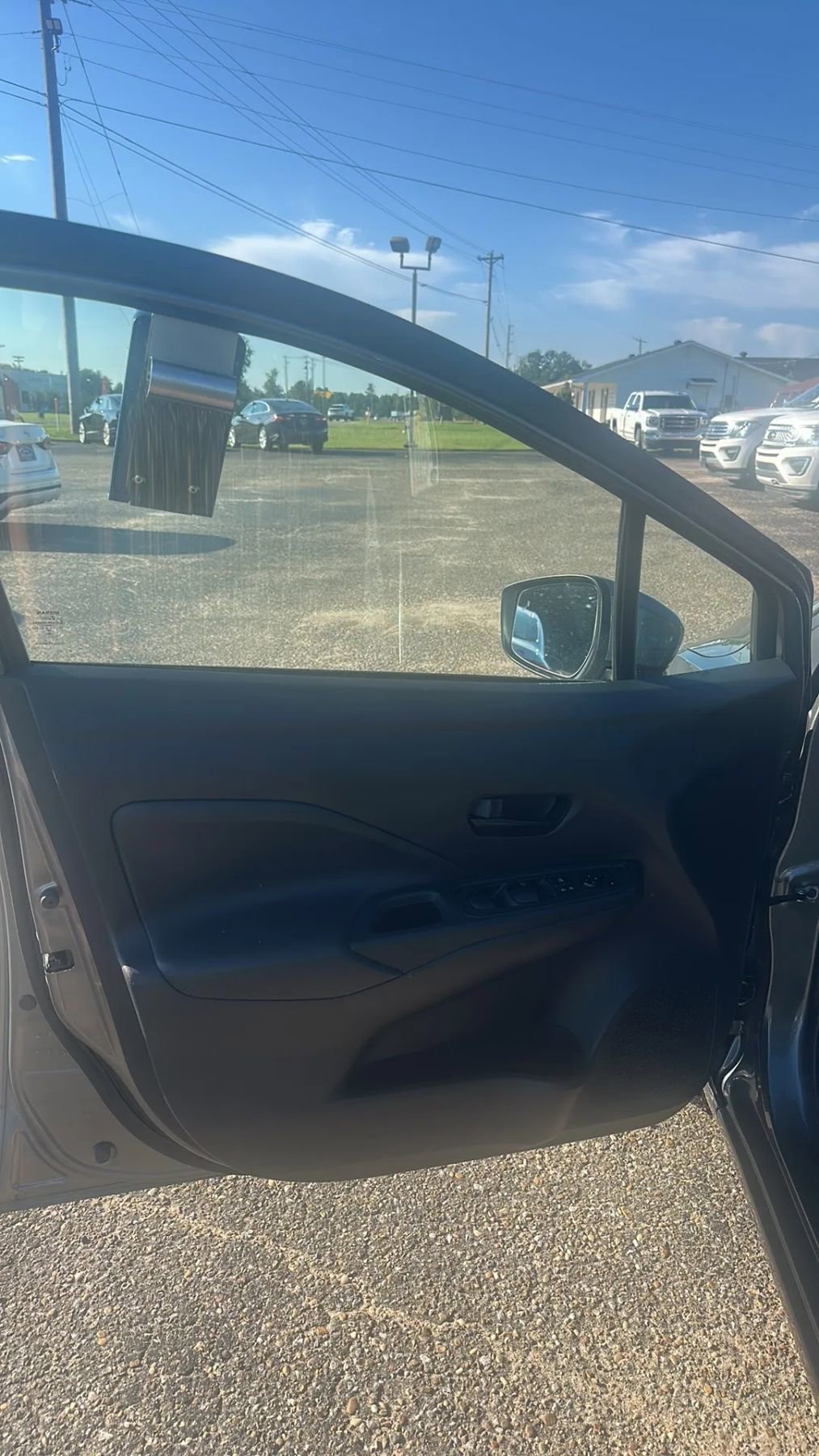 Used 2023 Nissan Versa SV image 10