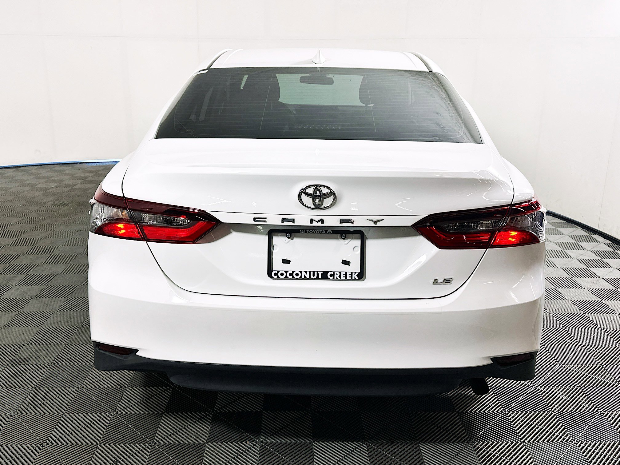 Used 2023 Toyota Camry LE FWD image 4