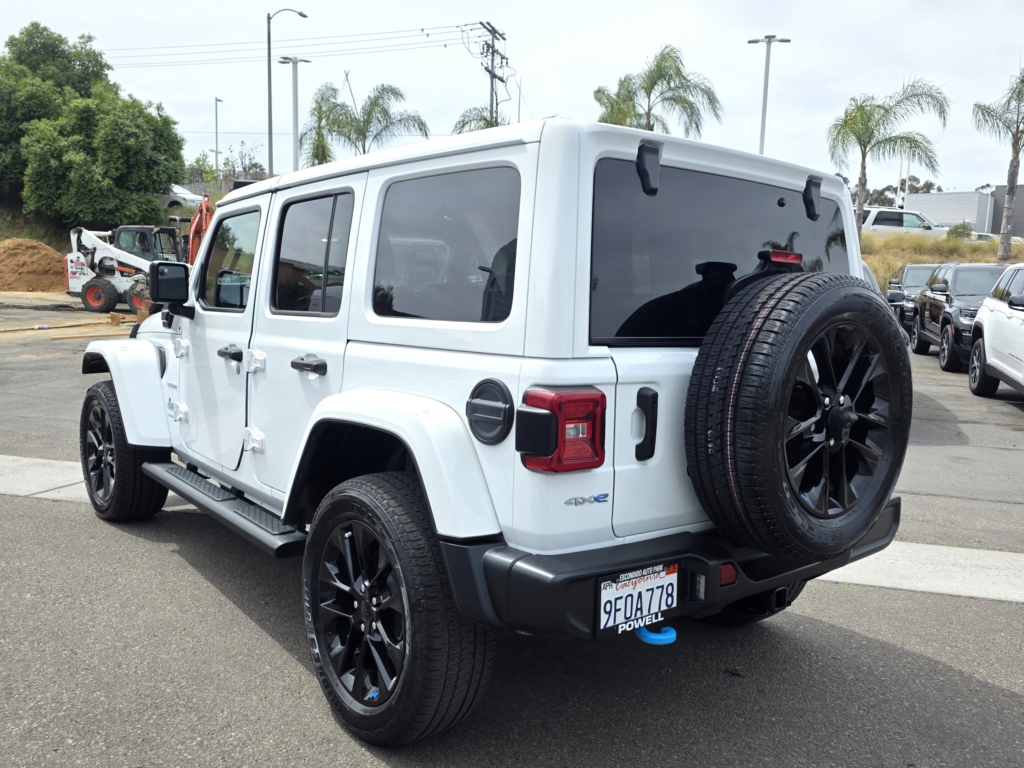 Certified 2023 Jeep Wrangler Unlimited Sahara w/ Cold Weather Group AWD/4WD image 3