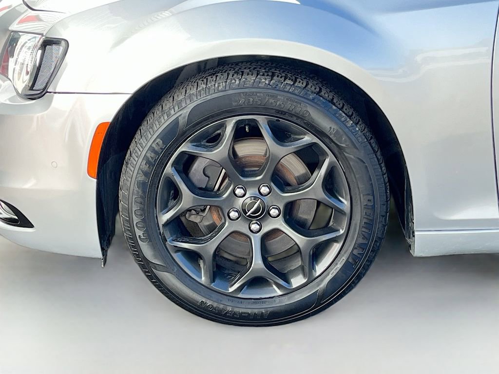 Used 2019 Chrysler 300 S w/ Safetytec Plus Group image 33