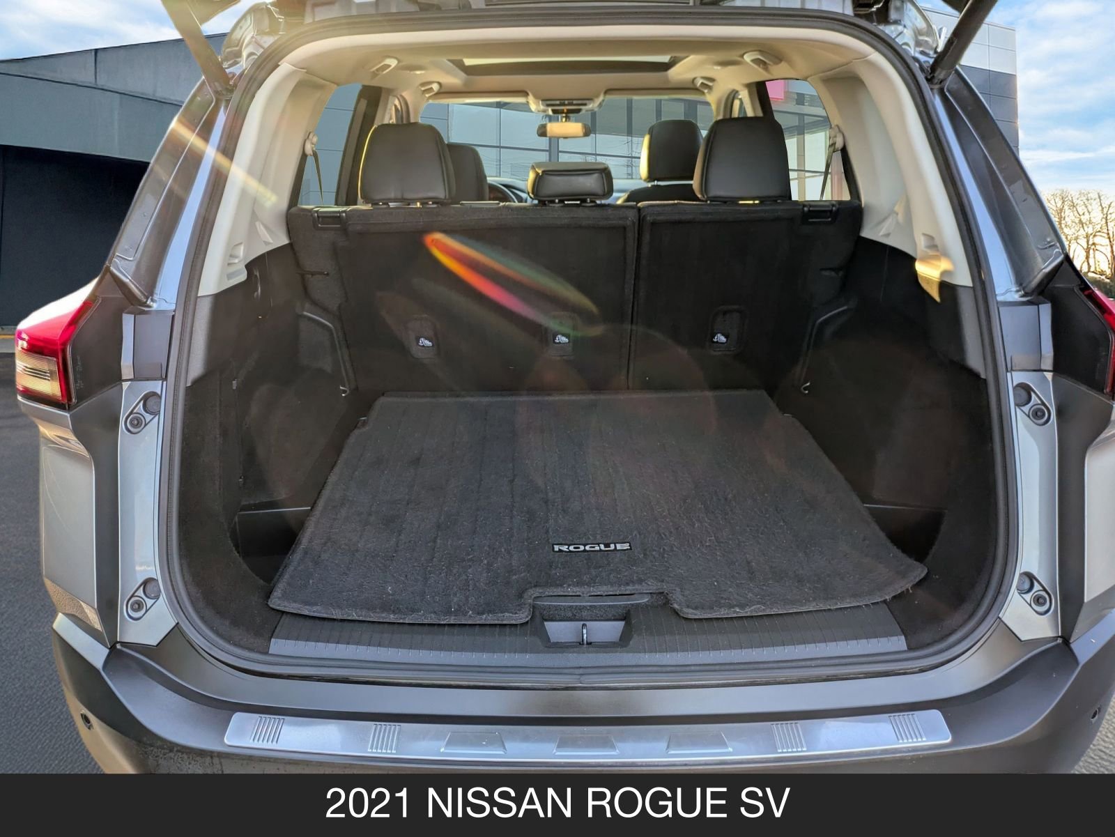 Used 2021 Nissan Rogue SV w/ Premium Package image 21