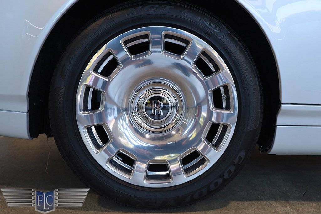 Used 2017 Rolls-Royce Phantom Drophead Coupe image 45