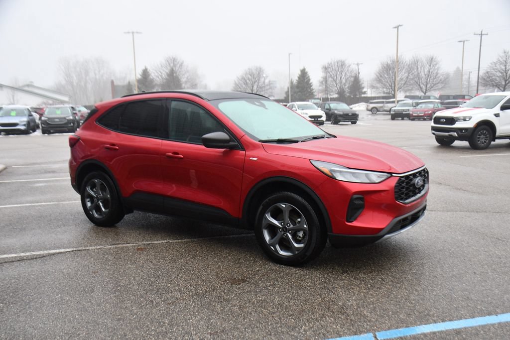 Used 2025 Ford Escape ST-Line w/ Tech Pack #1 AWD/4WD image 8