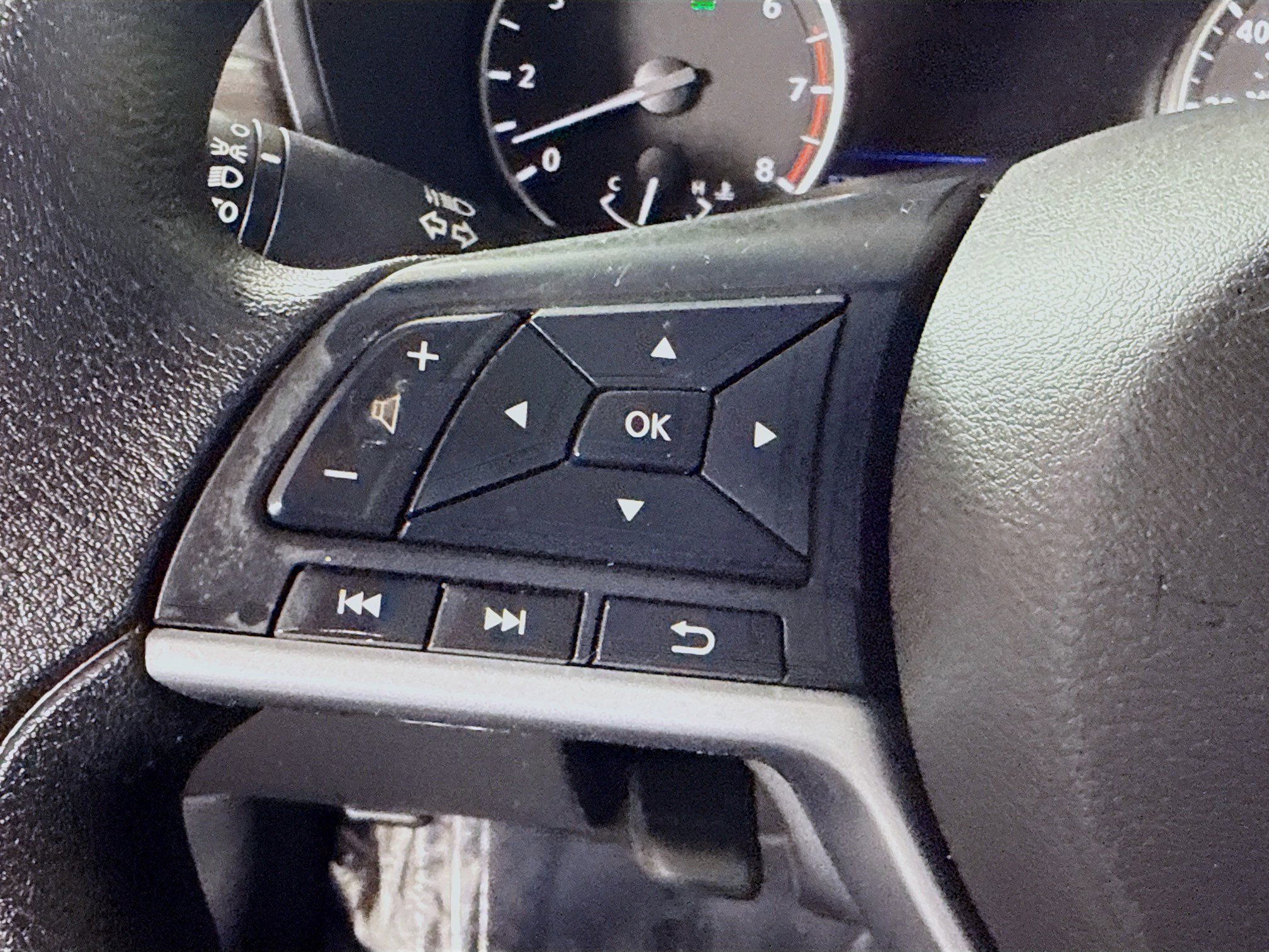 Used 2023 Nissan Altima 2.5 SV FWD image 14