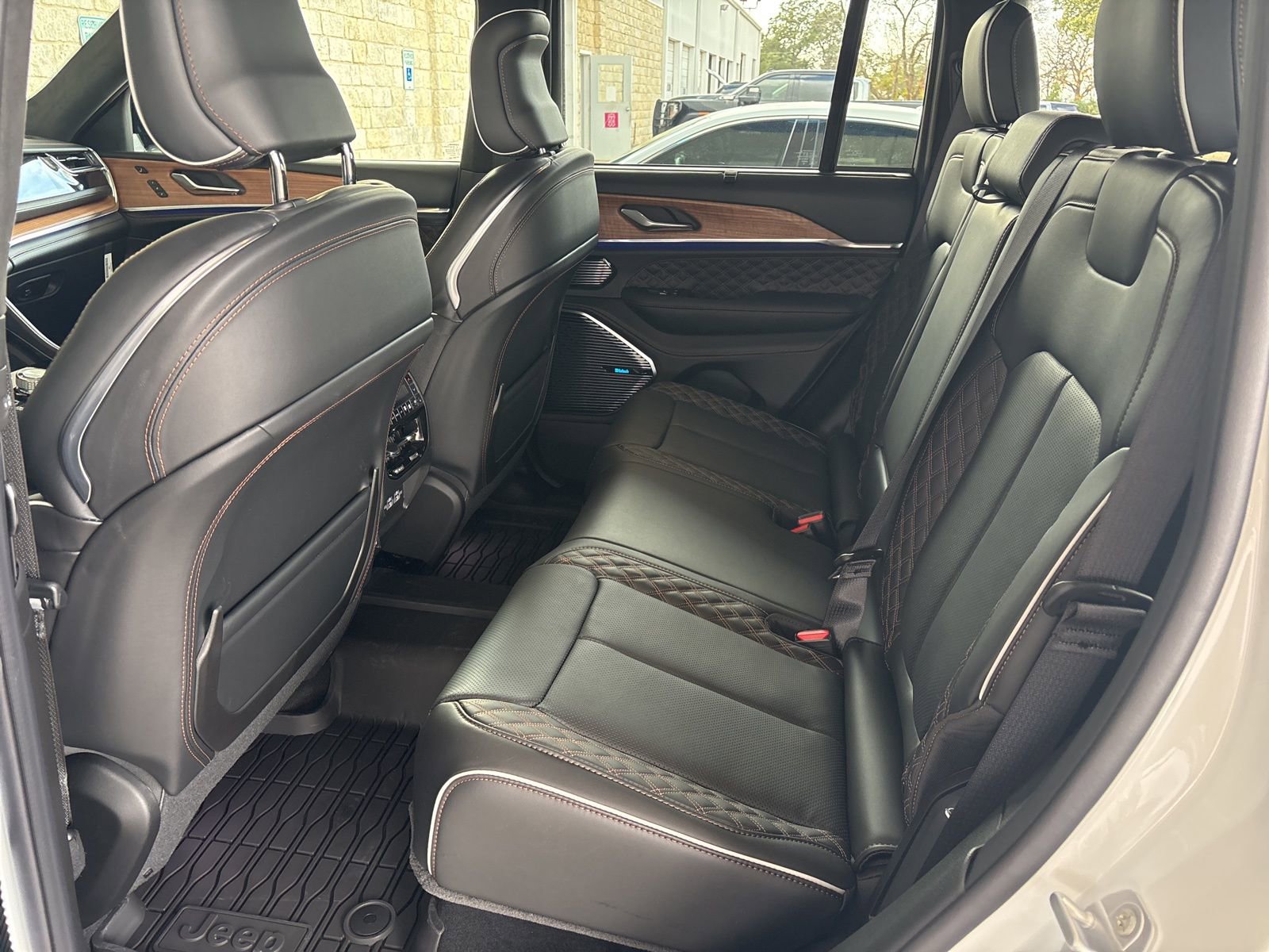 New 2025 Jeep Grand Cherokee Summit image 13