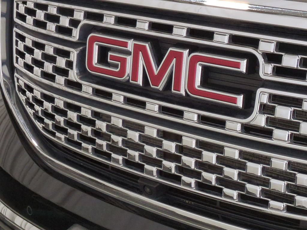 Used 2017 GMC Acadia Denali w/ Technology Package AWD/4WD image 15