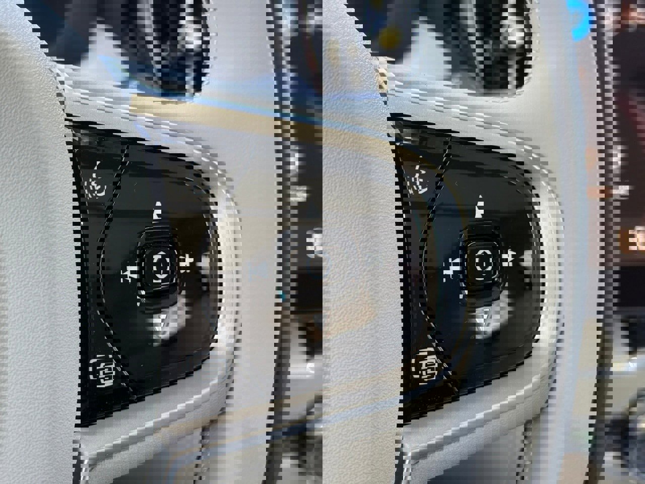 New 2026 Volvo XC60 B5 Ultra w/ Protection Package Premier image 19