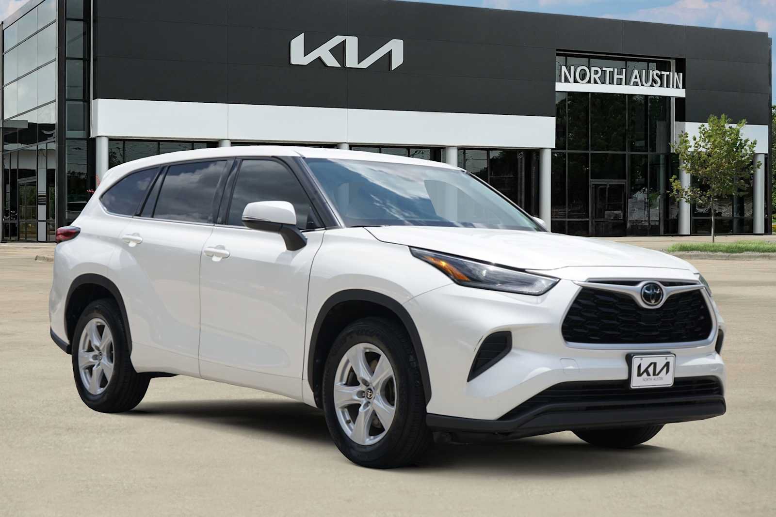 Used 2021 Toyota Highlander L FWD image 6