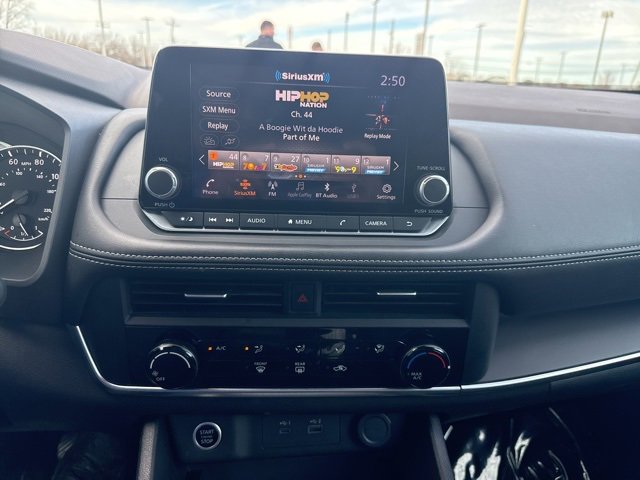 Used 2023 Nissan Rogue S image 21