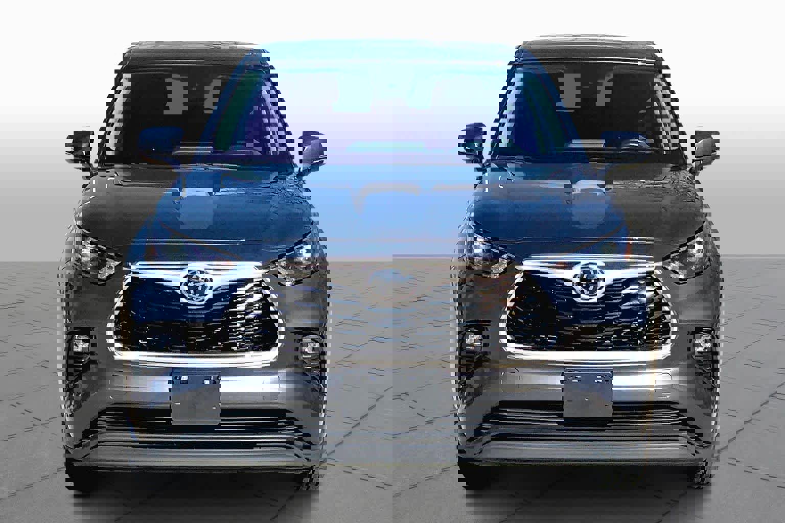 Used 2024 Toyota Highlander LE image 4