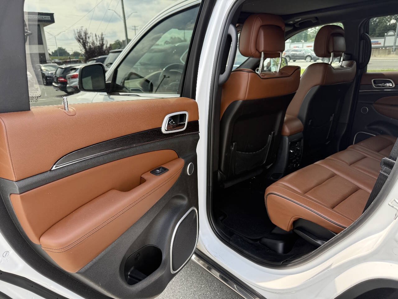 Used 2018 Jeep Grand Cherokee Summit AWD/4WD image 9