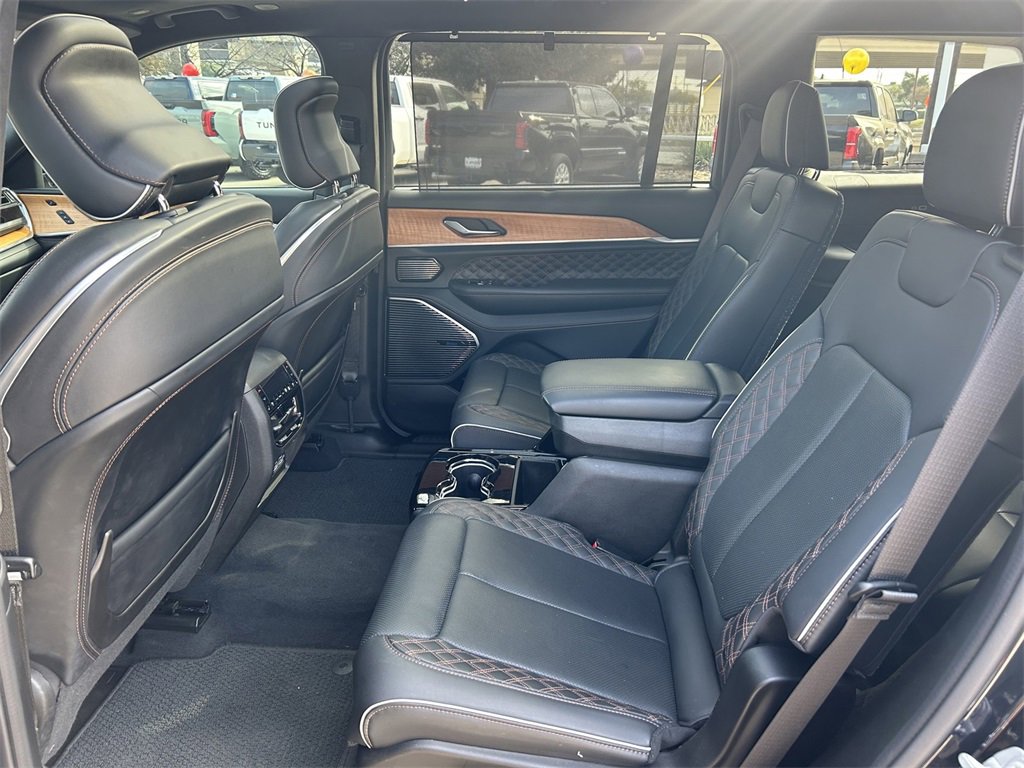 Used 2024 Jeep Grand Cherokee L Summit image 17