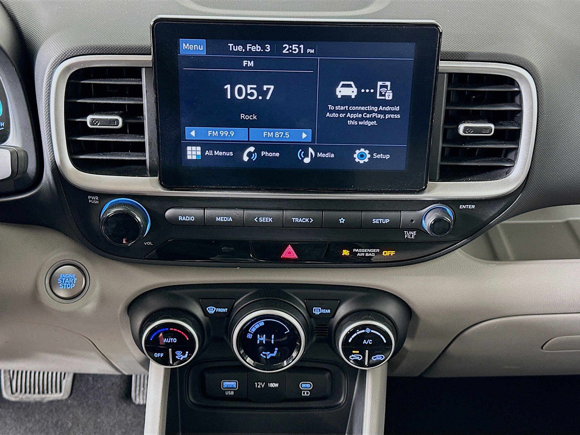 Used 2025 Hyundai Venue SEL image 23