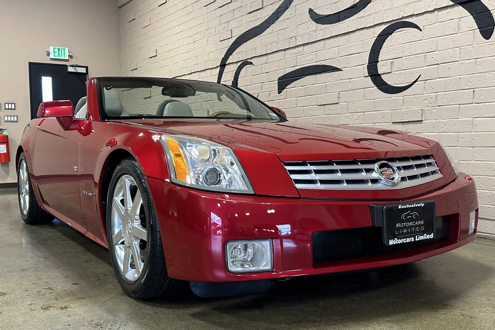 Used 2005 Cadillac XLR image 19