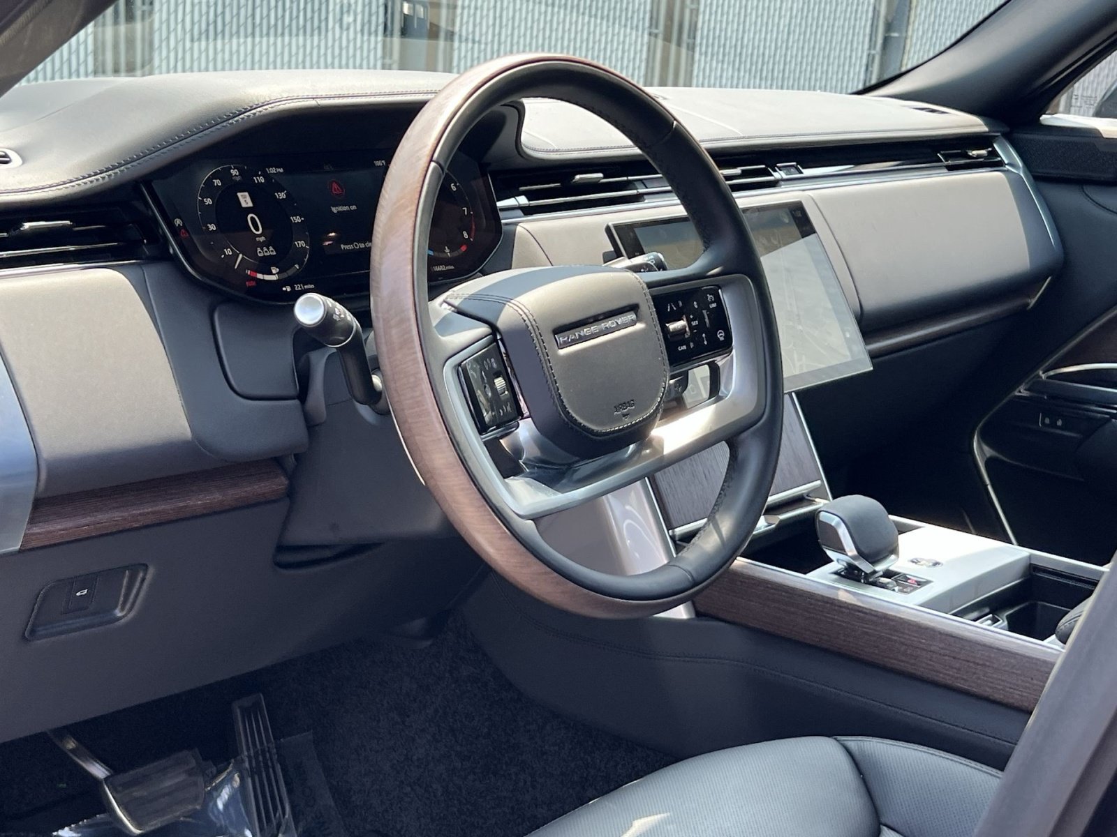 Used 2025 Land Rover Range Rover Autobiography AWD/4WD image 13