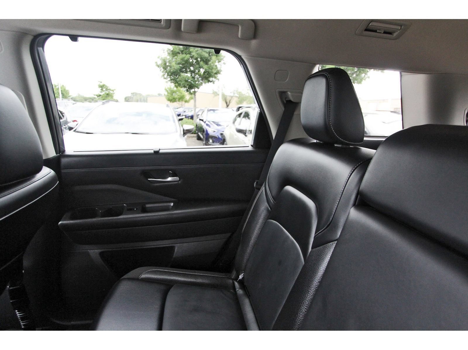 Used 2024 Nissan Pathfinder SL FWD image 11