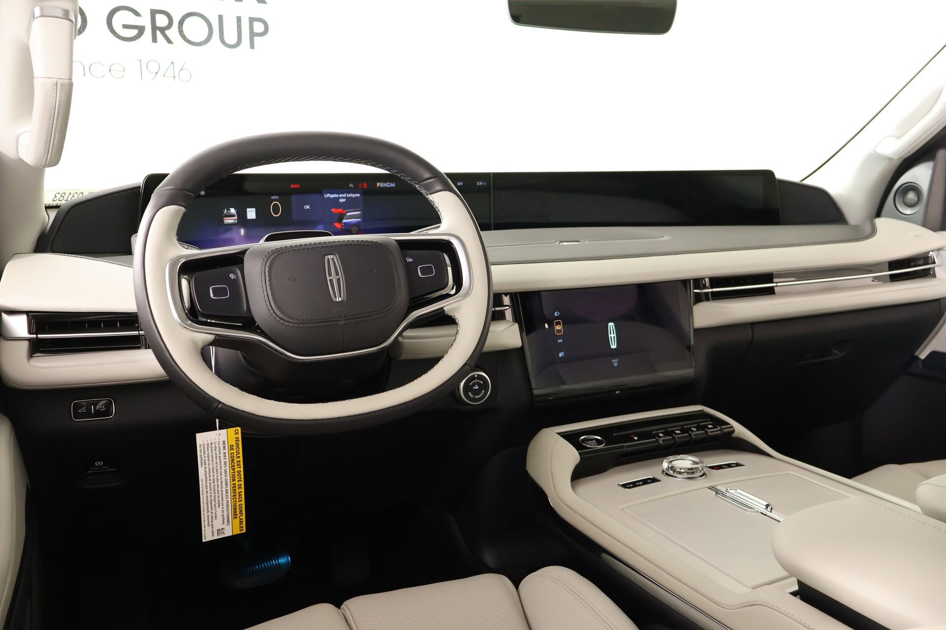 New 2026 Lincoln Navigator Premiere image 2