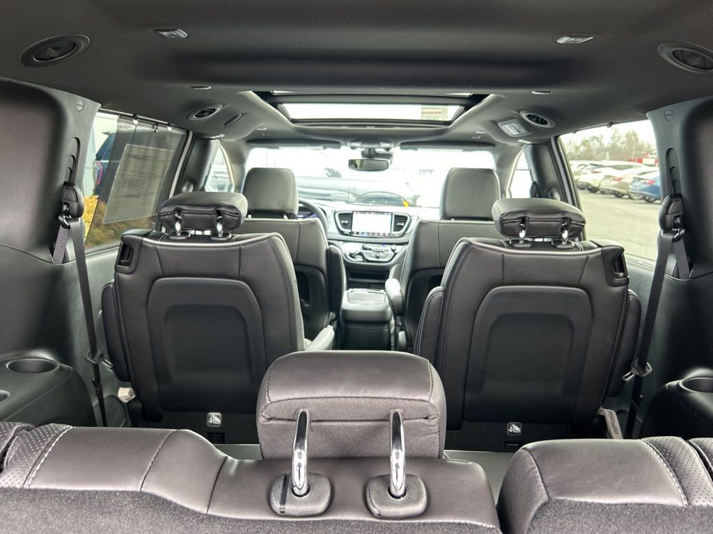 New 2026 Chrysler Pacifica Limited w/ S Appearance Package image 10