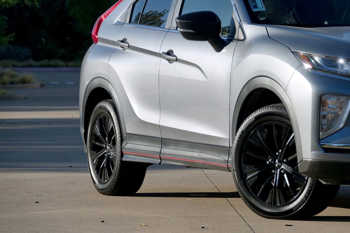 Used 2020 Mitsubishi Eclipse Cross LE image 17