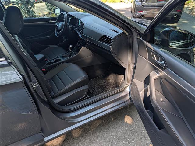 Used 2022 Volkswagen Jetta SE FWD image 9