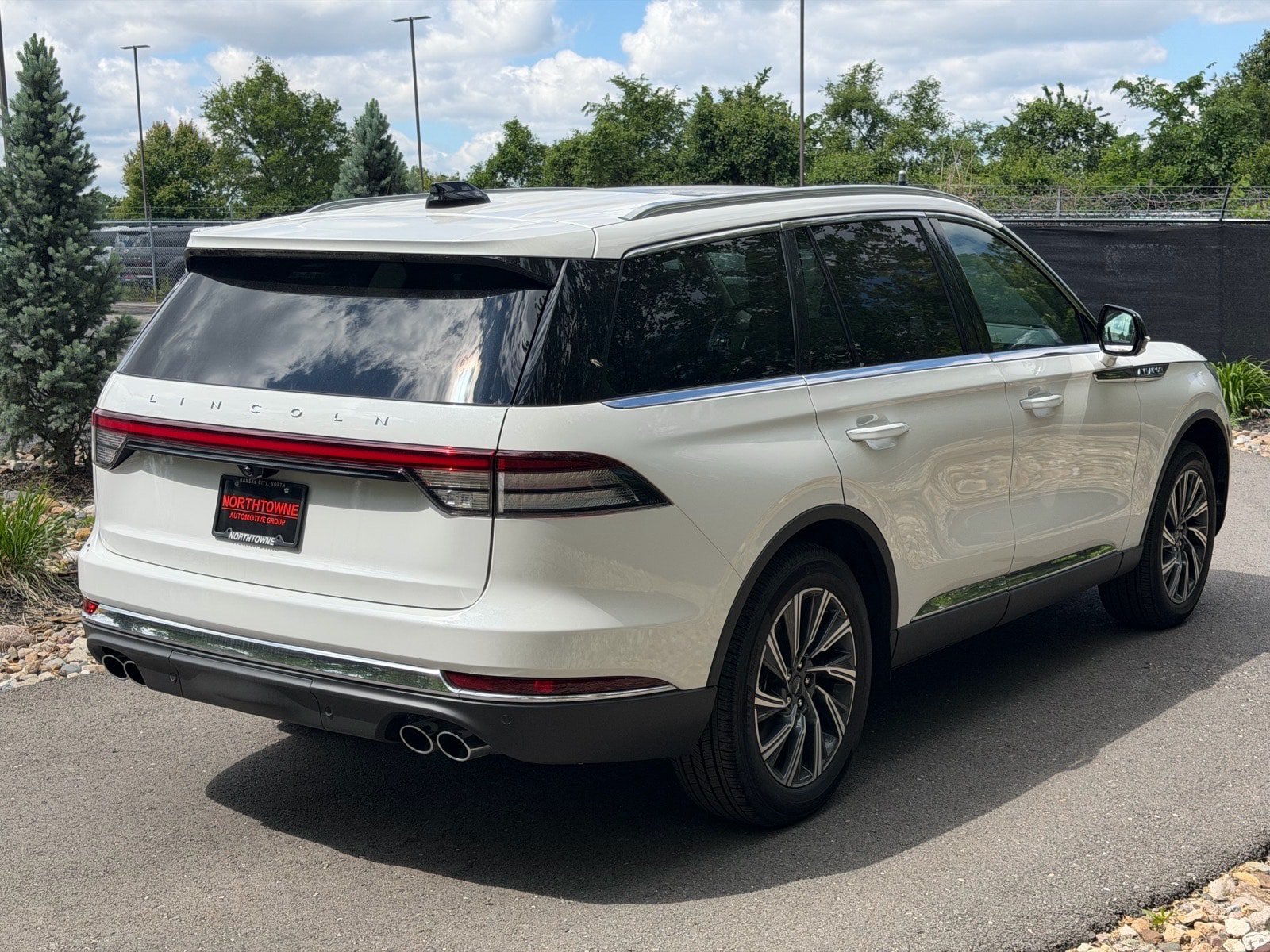 New 2026 Lincoln Aviator AWD image 5