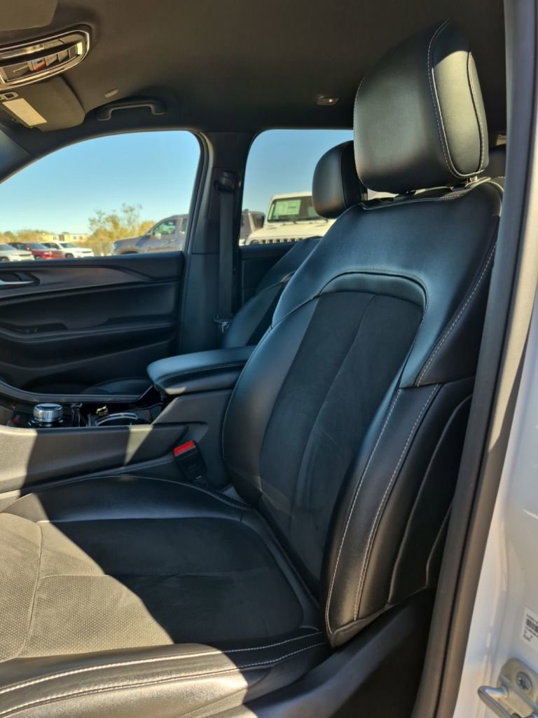 Used 2023 Jeep Grand Cherokee L Altitude AWD/4WD image 21