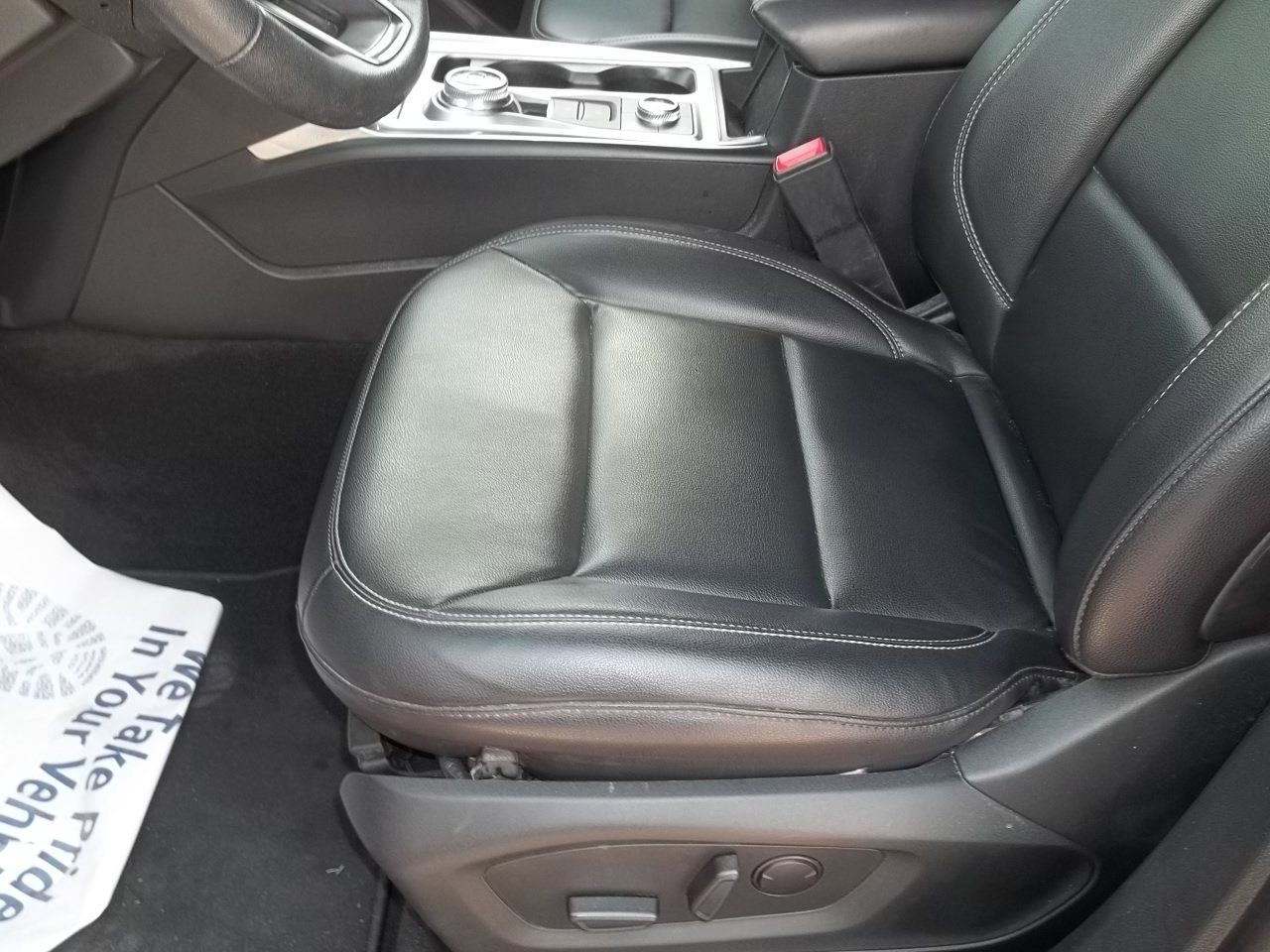 Used 2020 Ford Explorer XLT w/ Equipment Group 202A AWD/4WD image 6