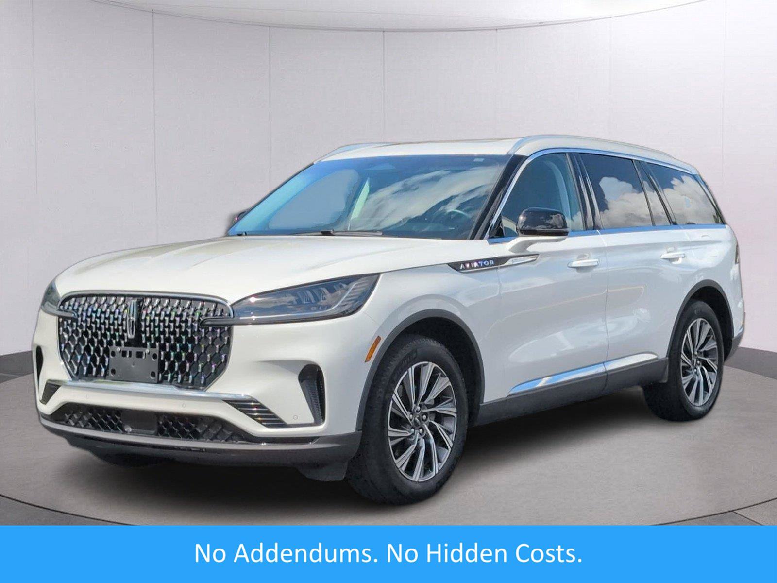 Used 2025 Lincoln Aviator AWD image 1