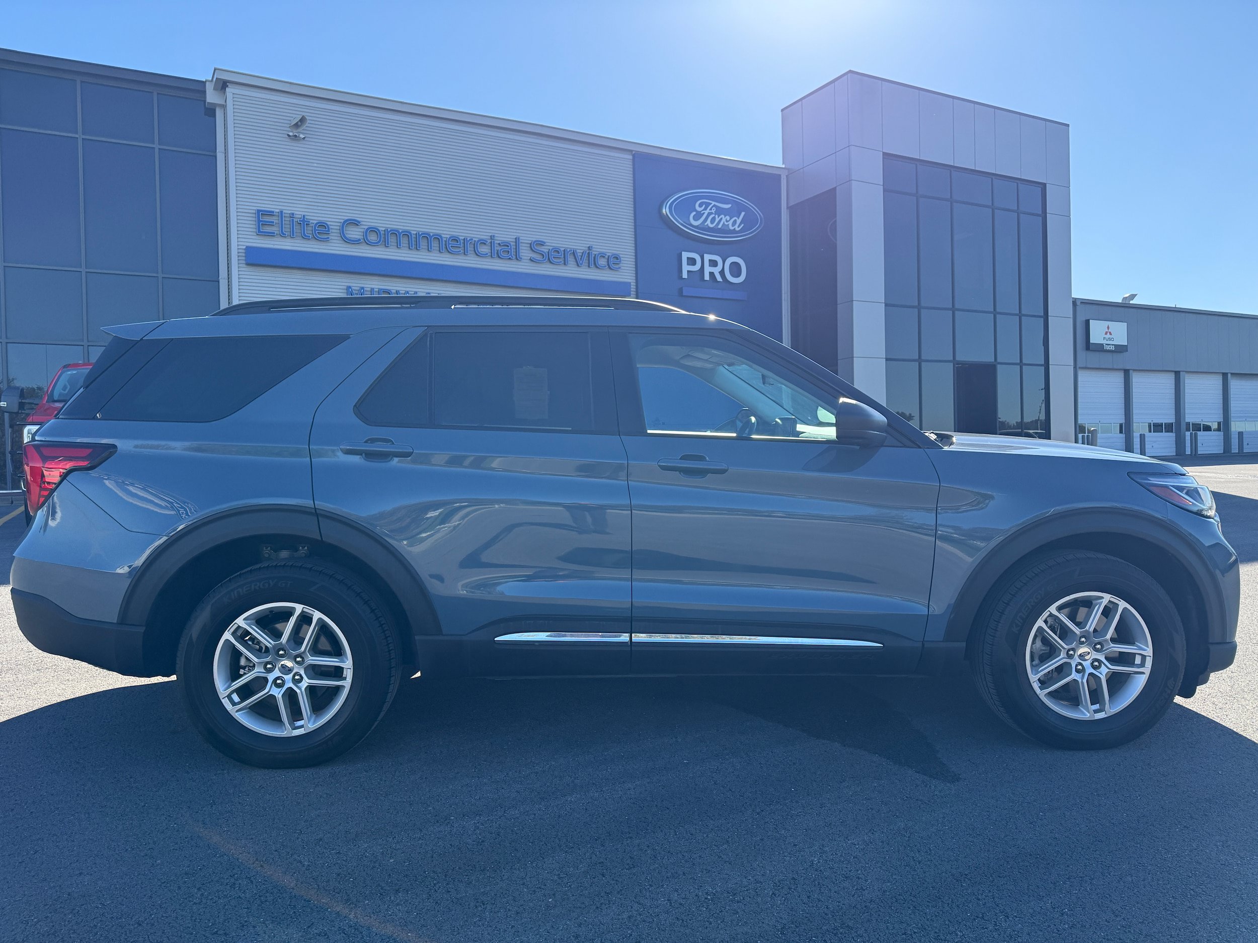 Used 2025 Ford Explorer Active AWD/4WD image 11