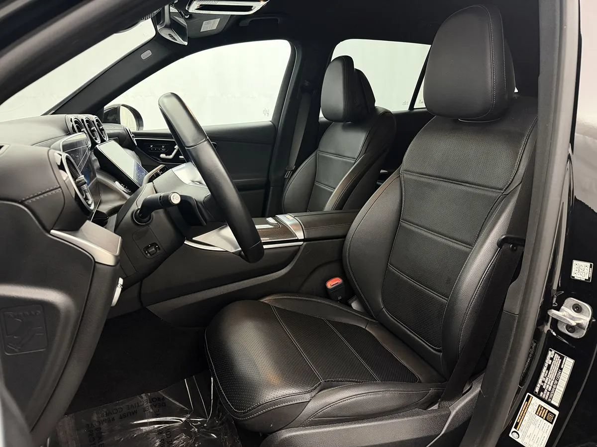 Used 2024 Mercedes-Benz GLC 300 4MATIC image 9