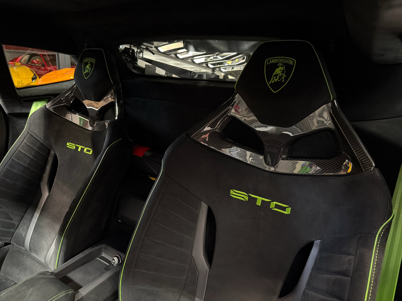 Used 2022 Lamborghini Huracan STO image 27