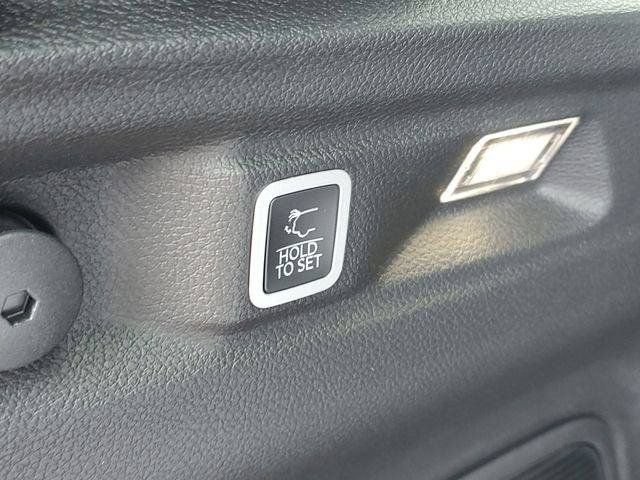 New 2026 Jeep Grand Cherokee L Limited w/ Luxury Tech Group II AWD/4WD image 9