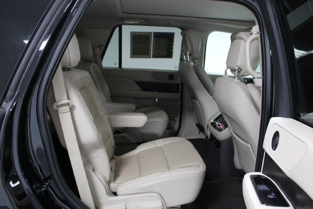 Used 2018 Lincoln Navigator Select RWD image 33