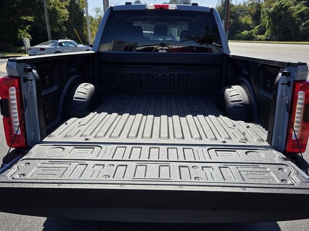 New 2027 Ford F350 Lariat w/ Black Appearance Package AWD/4WD image 13