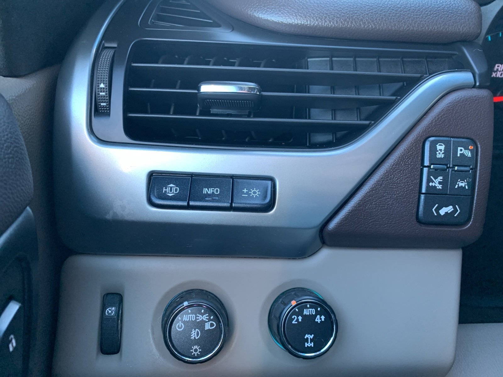 Used 2016 Chevrolet Suburban LTZ image 36