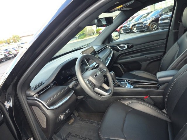 Used 2024 Jeep Compass Limited w/ High Altitude Package image 16